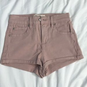 High-wasted shorts.